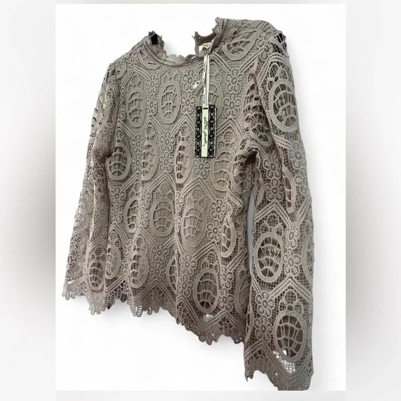 Ultra Pink Lace Blouse in Cream - Picture 4 of 11